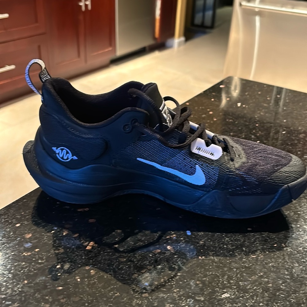 Men’s authentic Kyrie basketball sneakers, worn five times slightly used